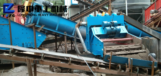 輪斗洗砂機與螺旋洗砂機相比，清洗效果更好